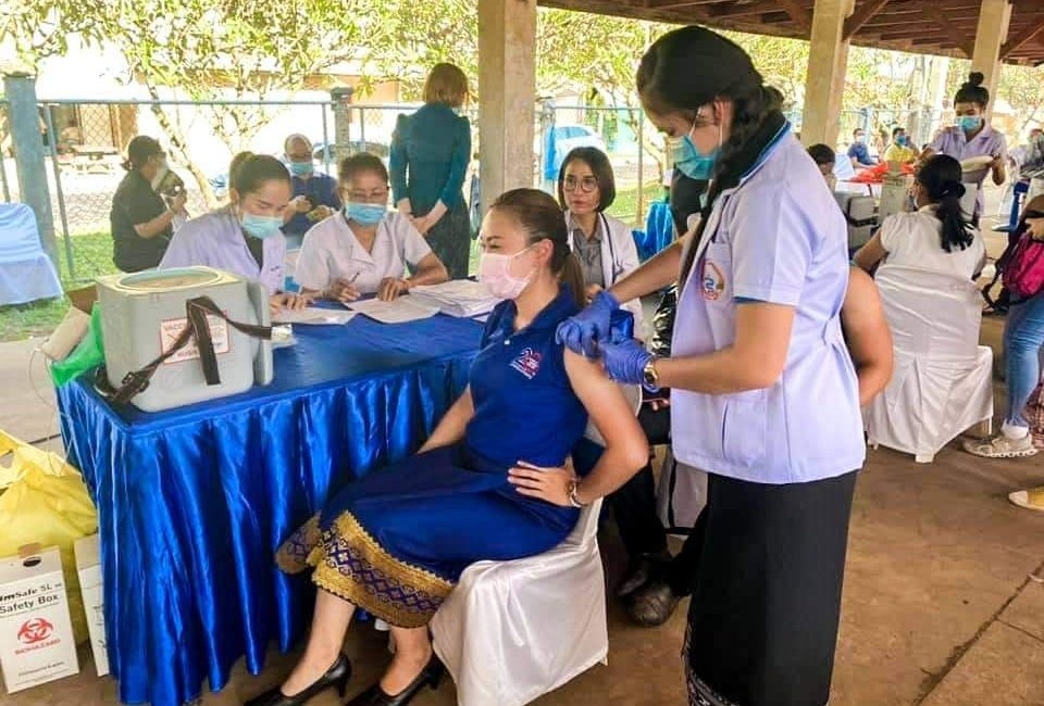 Lào chưa cho phép tiêm mũi vaccine thứ 3 ngừa Covid-19